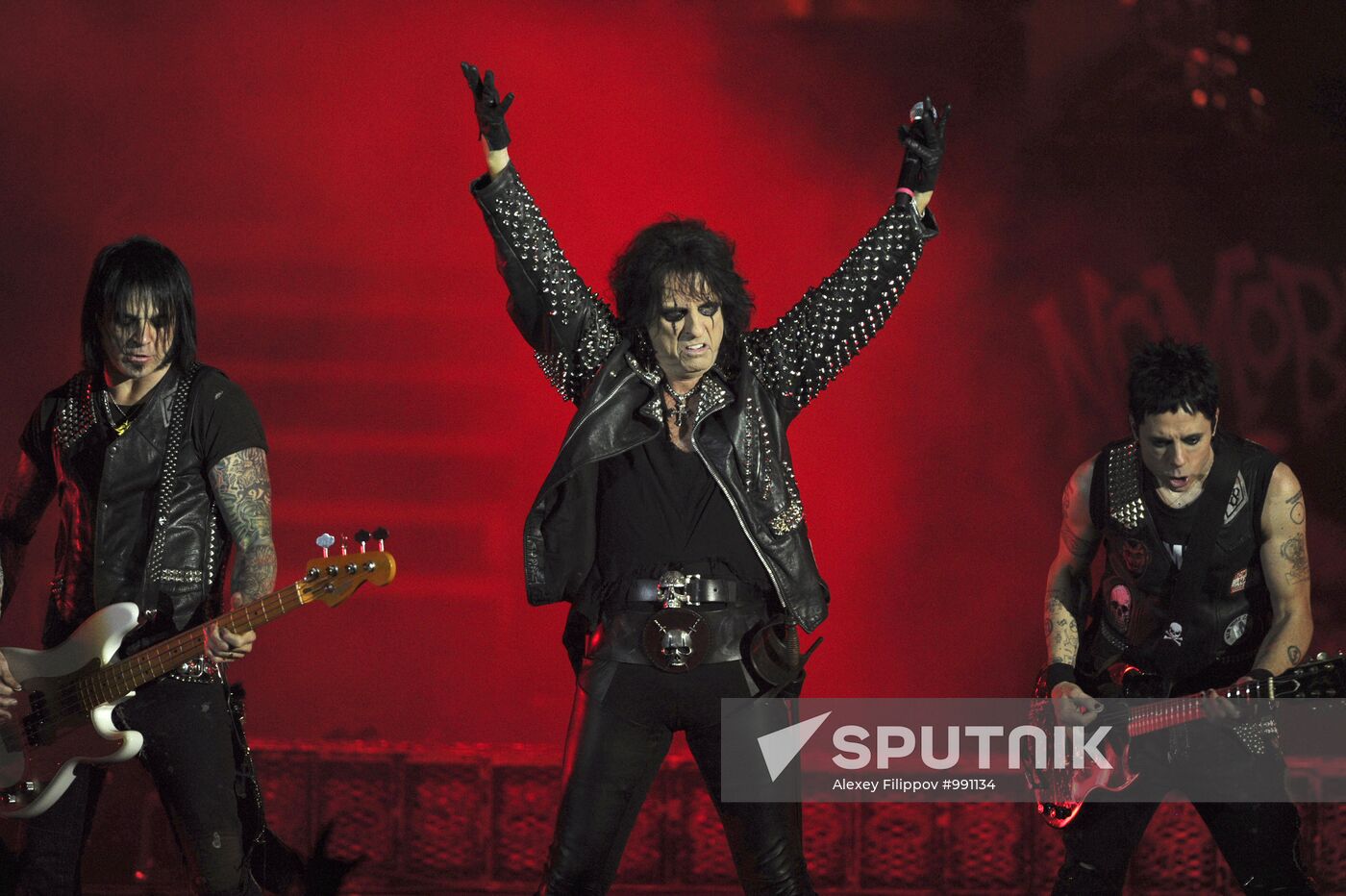 Alice Cooper performs "Theater of Death" show