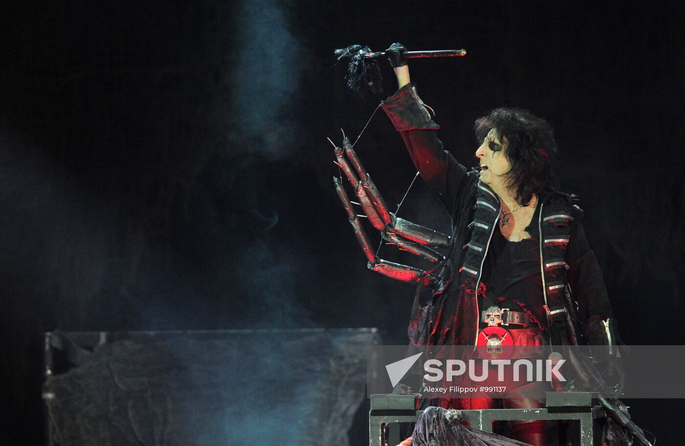Alice Cooper performs "Theater of Death" show