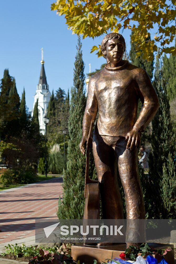 Monument to Vladimir Vysotsky unveiled in Sochi