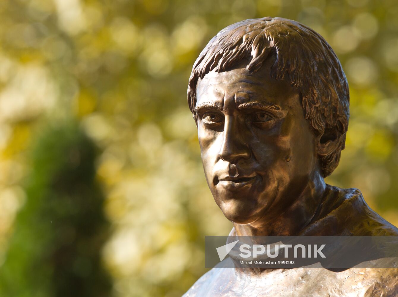 Monument to Vladimir Vysotsky unveiled in Sochi