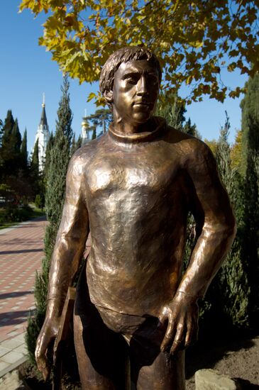 Monument to Vladimir Vysotsky unveiled in Sochi