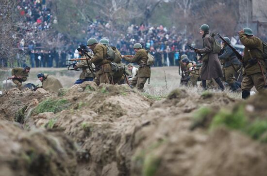 Military-historical reenactment of Stalingrad Battle episode