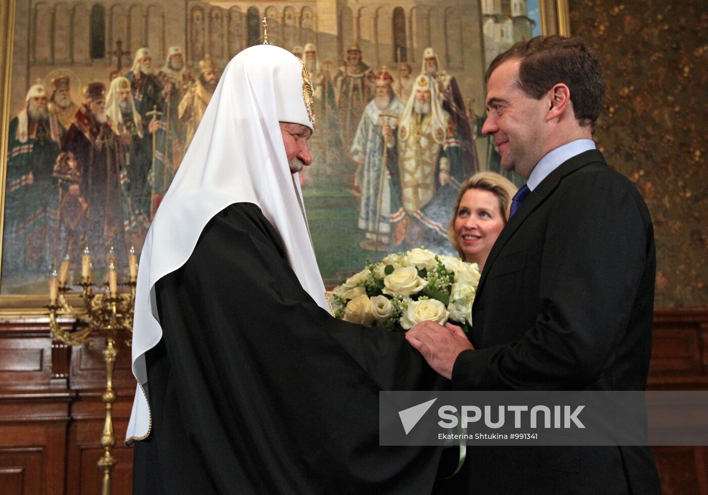 Dmitry Medvedev congratulates Patriarch Kirill on 65th birthday