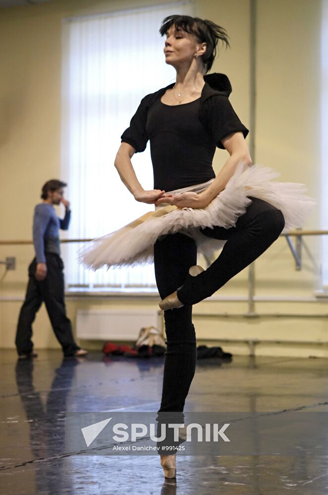 Natalya Osipova and Ivan Vasilyev hold rehearsal