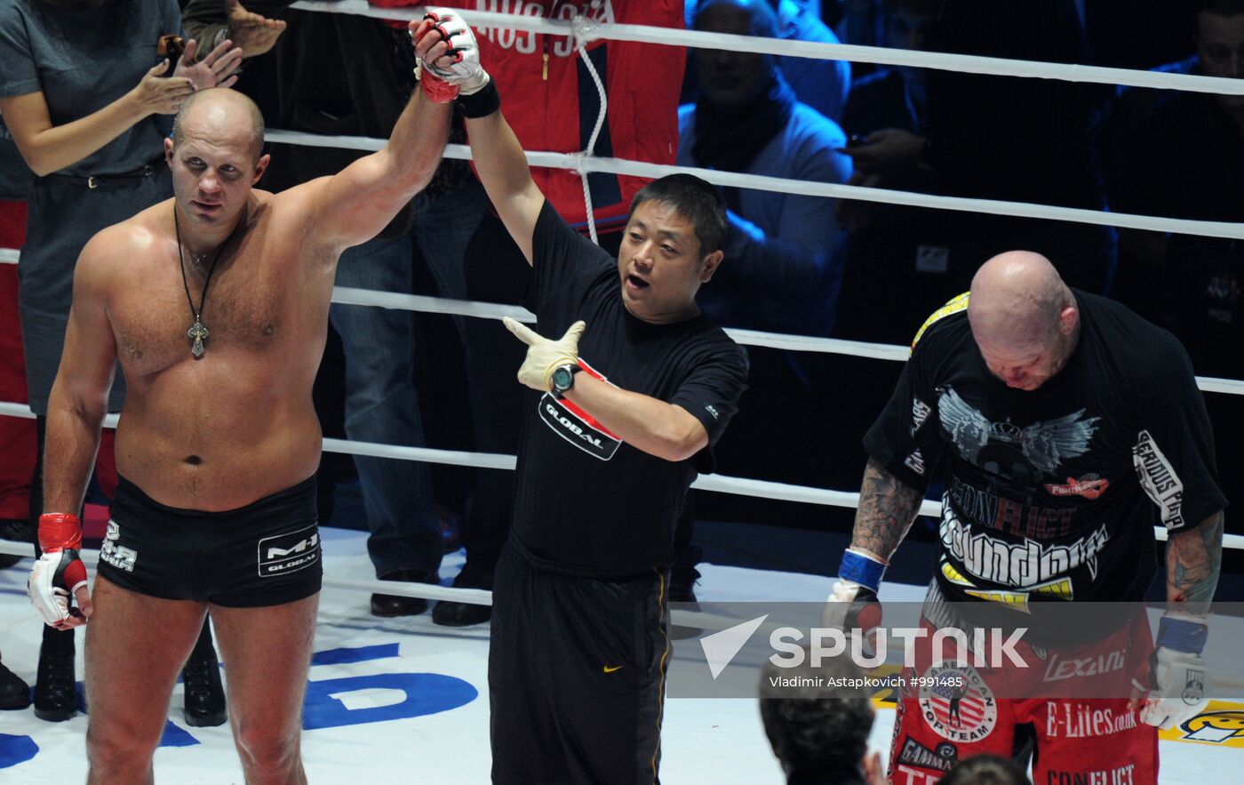 Mixed Martial Arts. Fight between F. Emelianenko and J. Monson