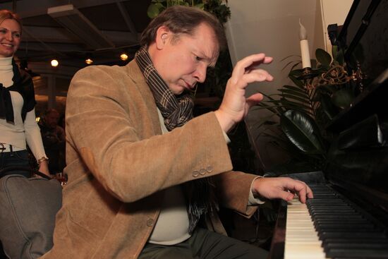 Primiere of Viktor Shamirov's film "The Practice of Beauty"