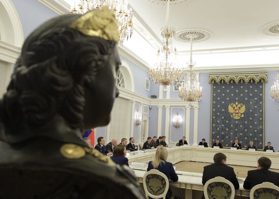 Dmitry Medvedev meets with prosecutors and investigators