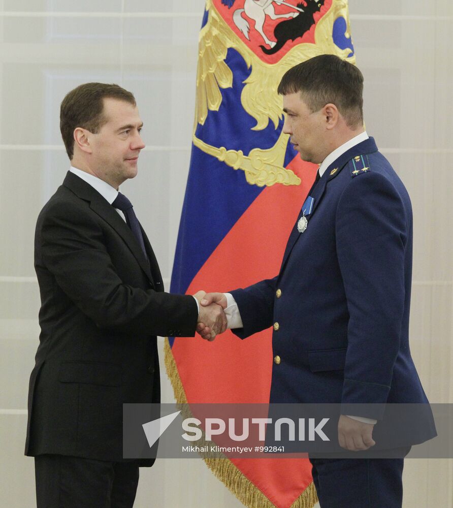 Dmitry Medvedev presents awards to investigators