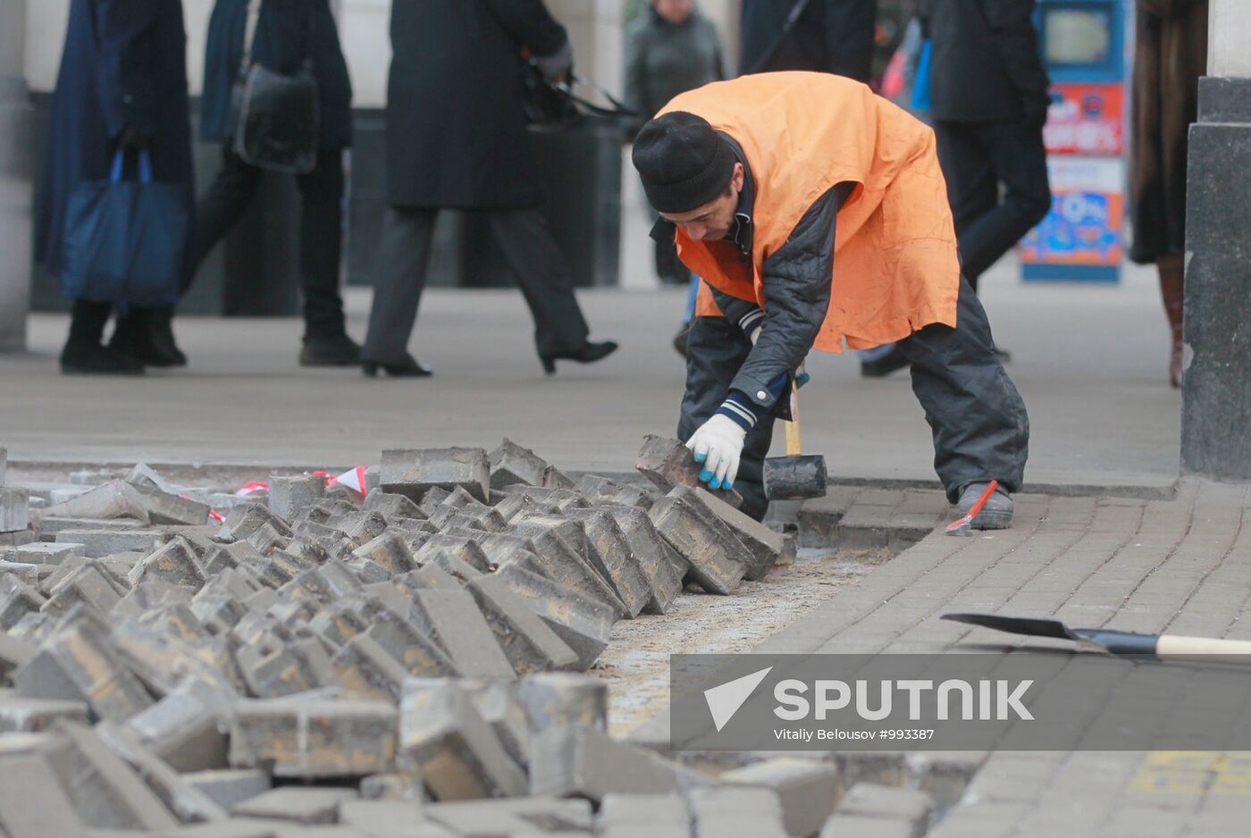 Replacement of paving slabs outside Taganskaya metro station