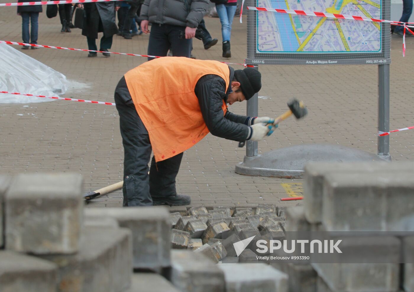 Replacement of paving slabs outside Taganskaya metro station
