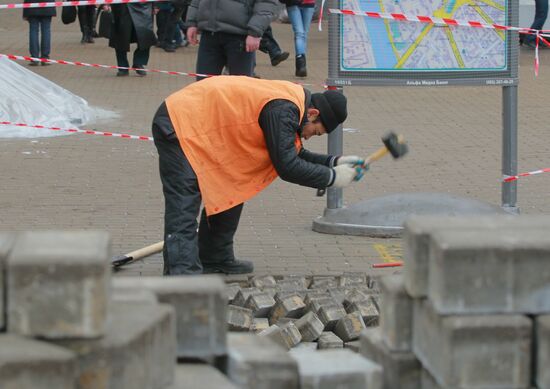 Replacement of paving slabs outside Taganskaya metro station