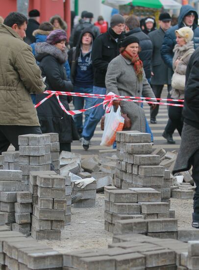 Replacement of paving slabs outside Taganskaya metro station