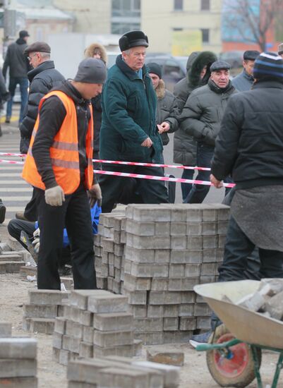 Replacement of paving slabs outside Taganskaya metro station