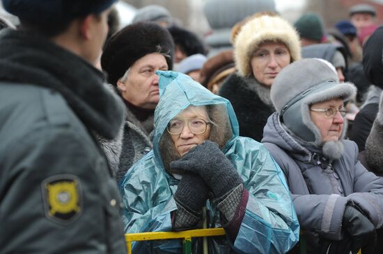 Venerating Girdle of Virgin Mary at Christ the Saviour Cathedral