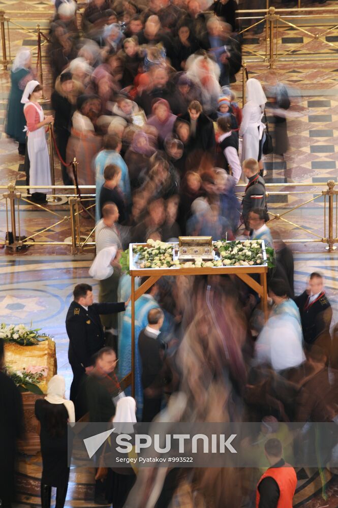 Venerating Girdle of Virgin Mary at Christ the Saviour Cathedral