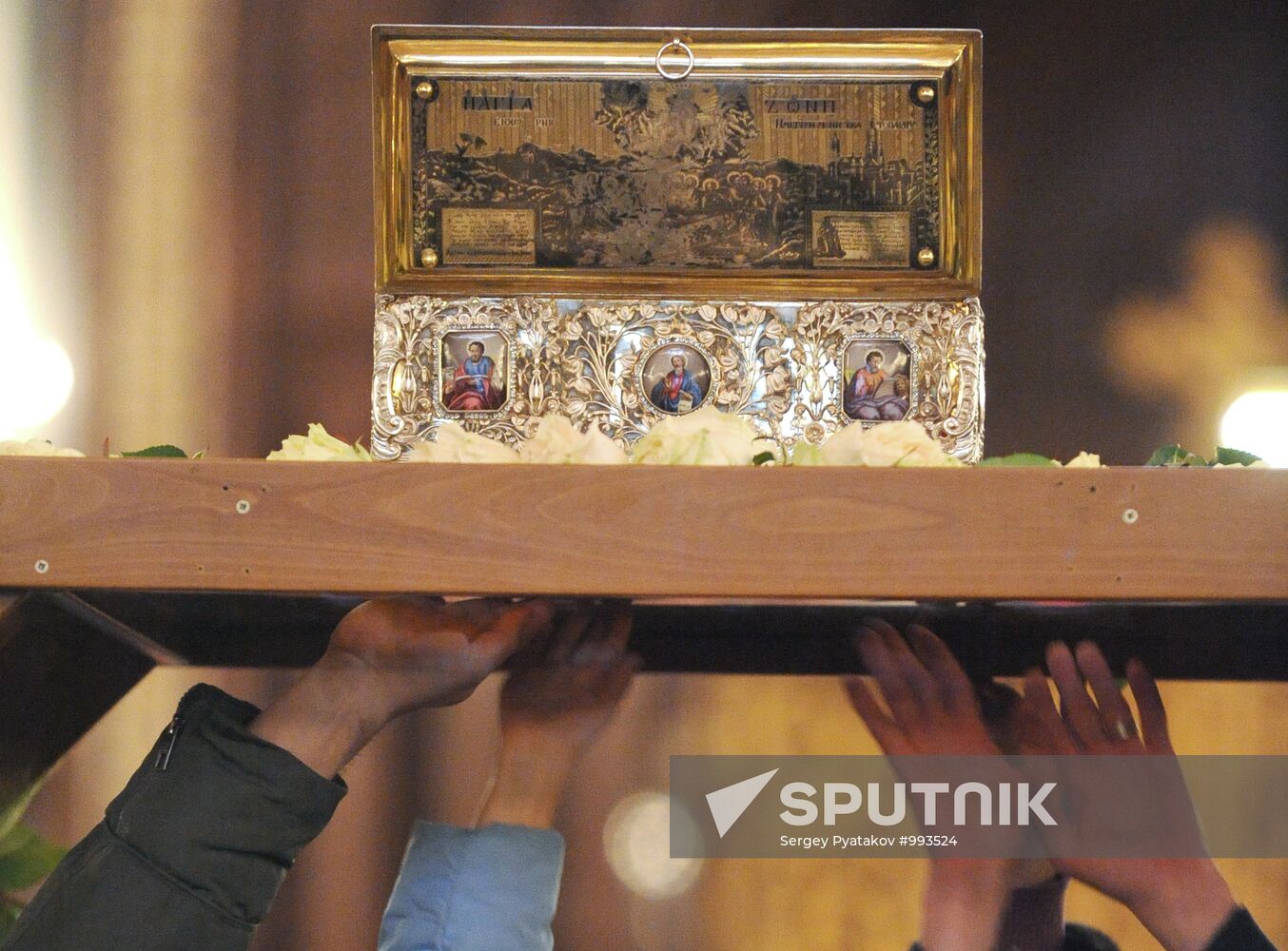 Venerating Girdle of Virgin Mary at Christ the Saviour Cathedral