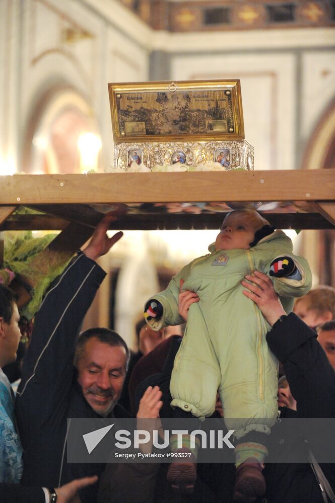 Venerating Girdle of Virgin Mary at Christ the Saviour Cathedral
