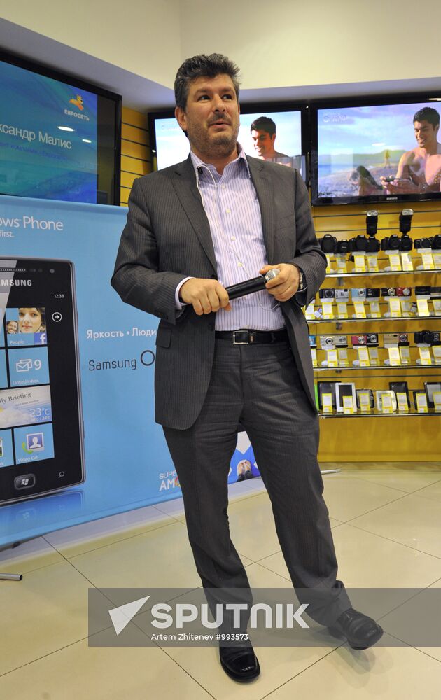 Sales of new Windows-smartphone Omnia W Samsung start in Moscow