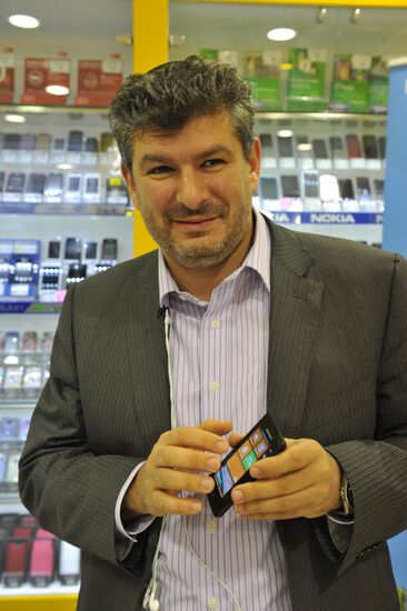 Sales of new Windows-smartphone Omnia W Samsung start in Moscow