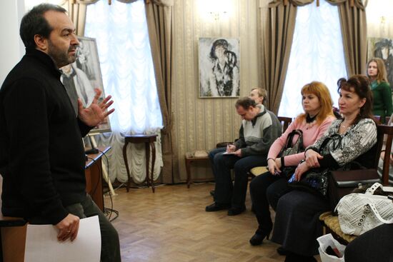 Writer Viktor Shenderovich gives master class in Kazan