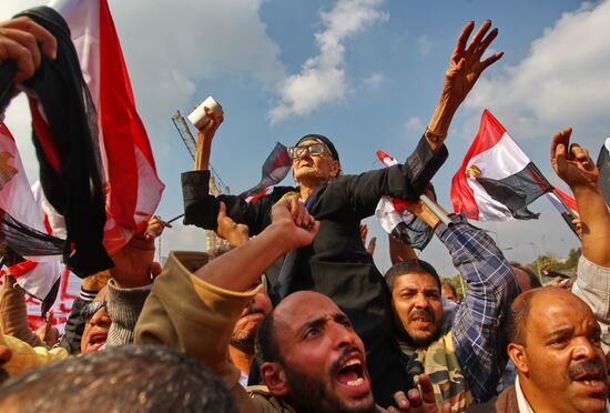 Egyptians rally to support military government