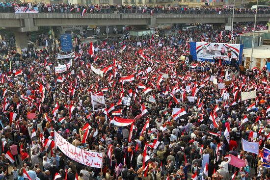 Egyptians rally to support military government