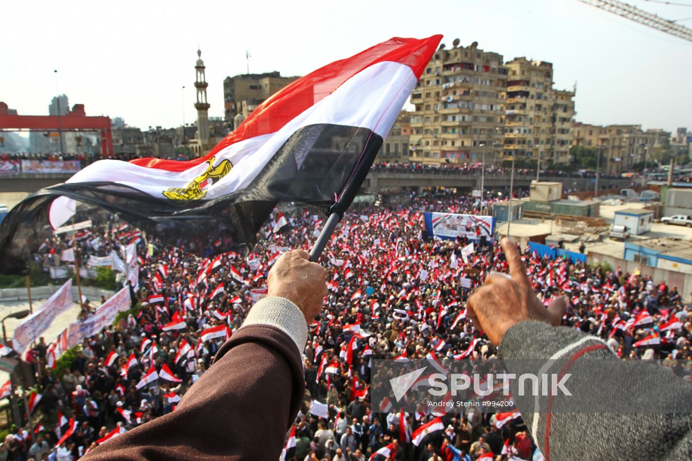 Egyptians rally to support military government