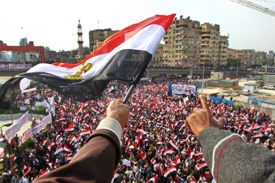 Egyptians rally to support military government