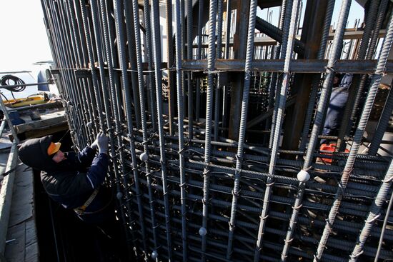 Construction of bridge to Russian island in Vladivostok