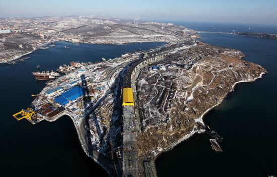 Construction of bridge to Russian island in Vladivostok