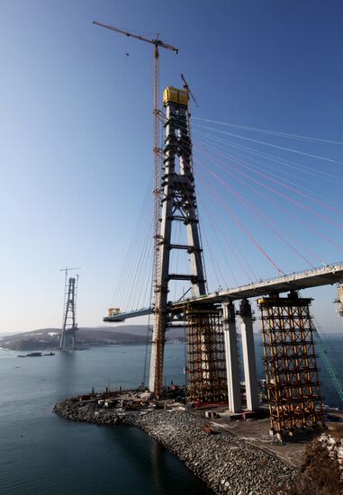 Construction of bridge to Russian island in Vladivostok
