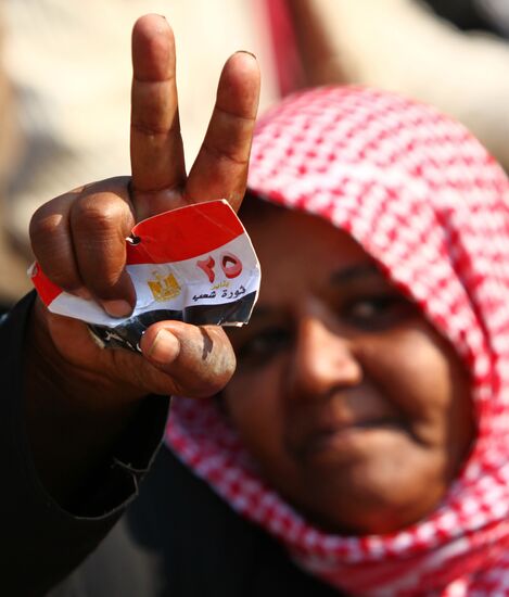 Egypt protesters block cabinet building in Cairo