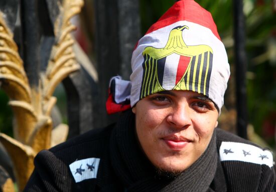 Egypt protesters block cabinet building in Cairo