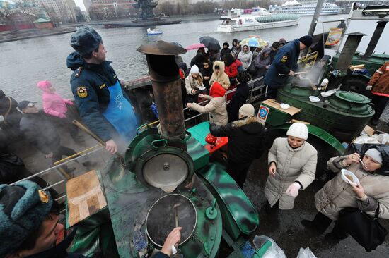 Russians queue to see Virgin Mary's Cincture at Moscow cathedral