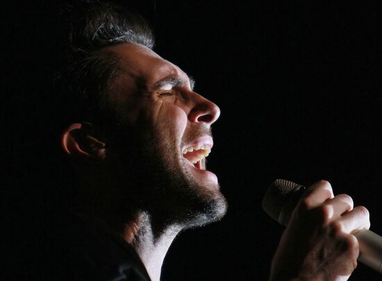 Maroon 5 group in concert