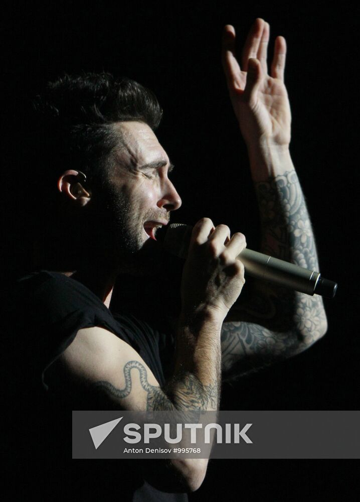 Maroon 5 group in concert