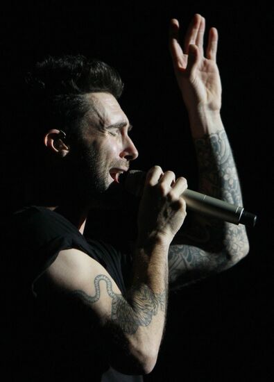 Maroon 5 group in concert