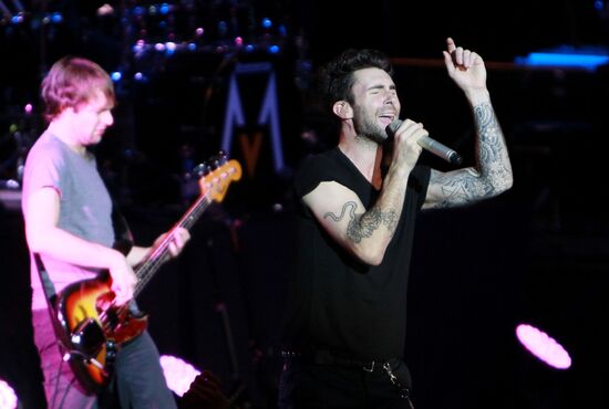 Maroon 5 group in concert