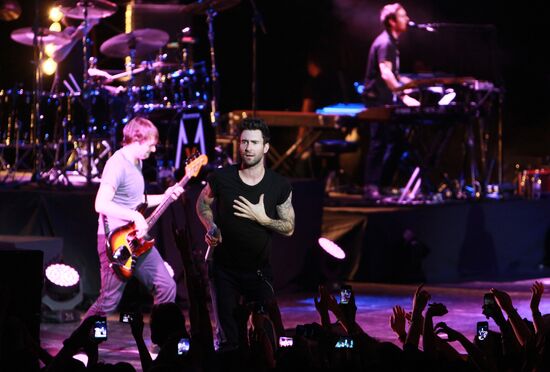 Maroon 5 group in concert