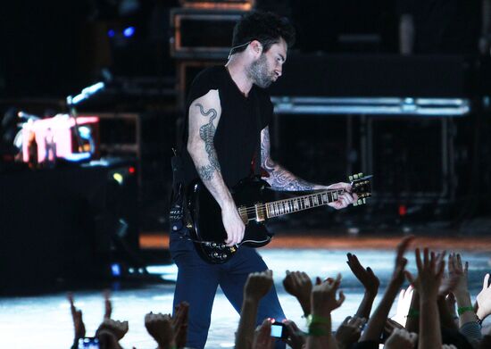 Maroon 5 group in concert