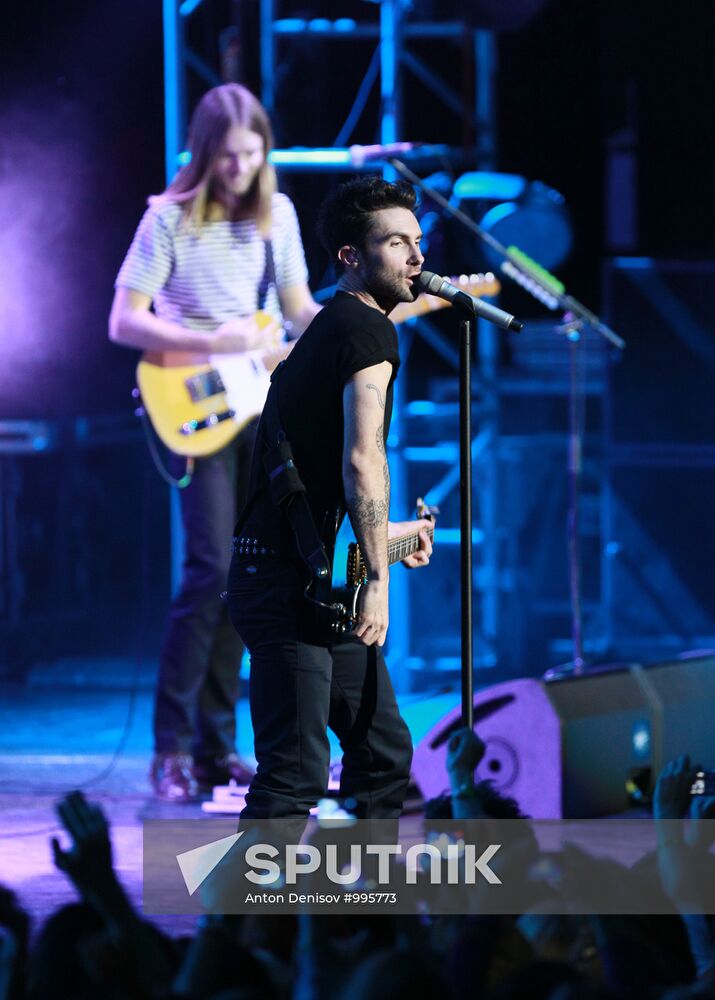 Maroon 5 group in concert