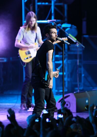Maroon 5 group in concert