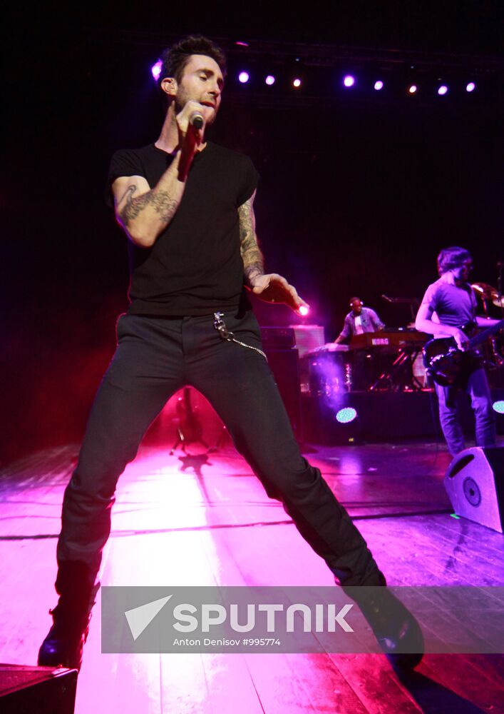 Maroon 5 group in concert
