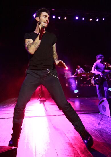 Maroon 5 group in concert