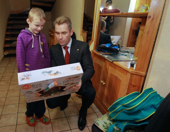 Pavel Astakhov visits Artyom Savelyev