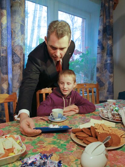 Pavel Astakhov visits Artyom Savelyev