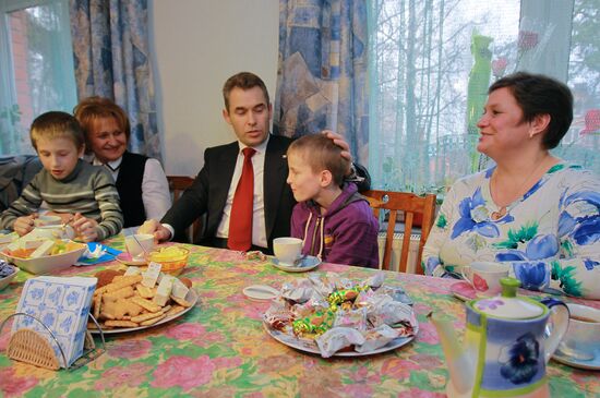 Pavel Astakhov visits Artyom Savelyev