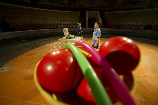 Touring circus of midgets "Glow Little Stars"