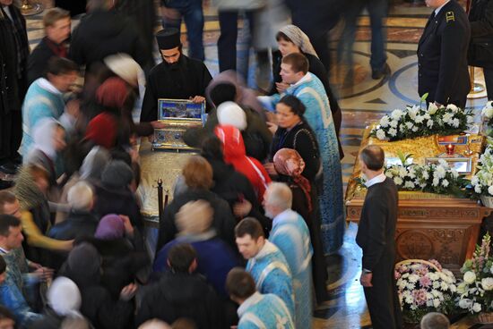 Believers and belt of Virgin Mary in Christ the Savior Cathedral