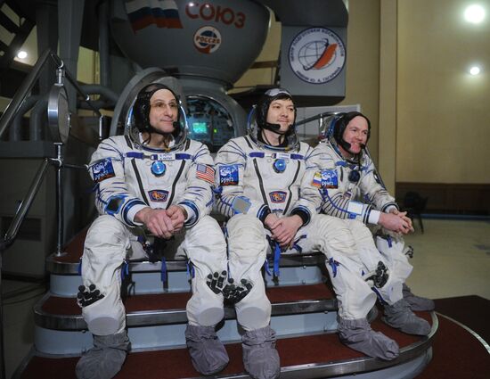 Training of ISS 30/31 long-term space expedition crew
